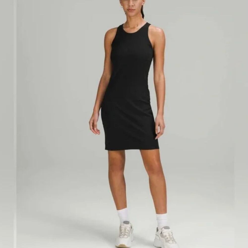 Lululemon Slim Fit Above Knee Dress 6​